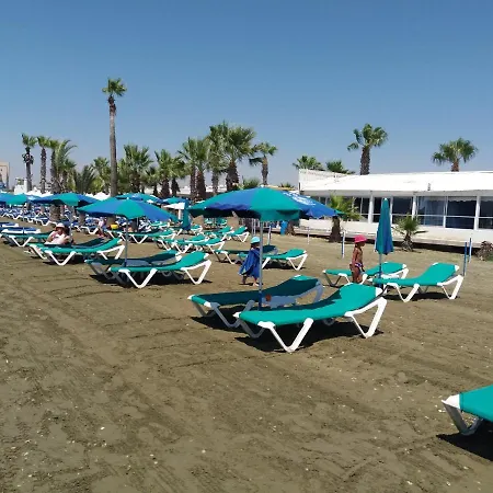Апартаменты Girasol Beach Apartment 200M From Yanathes Beach Ларнака
