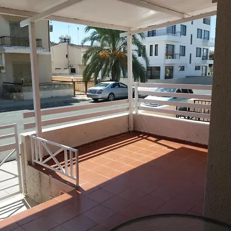 Girasol Beach Apartment 200M From Yanathes Beach Ларнака