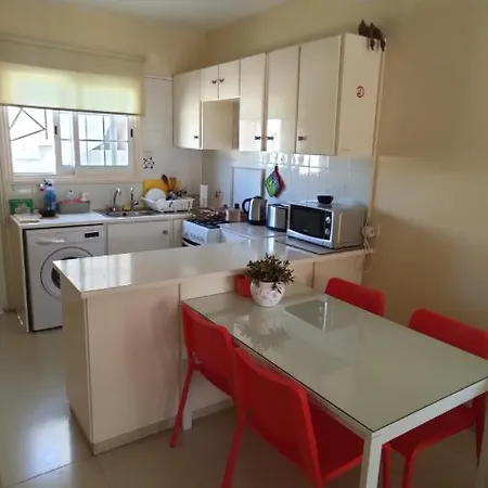Girasol Beach Apartment 200M From Yanathes Beach * Ларнака