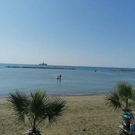Апартаменты Girasol Beach Apartment 200M From Yanathes Beach *