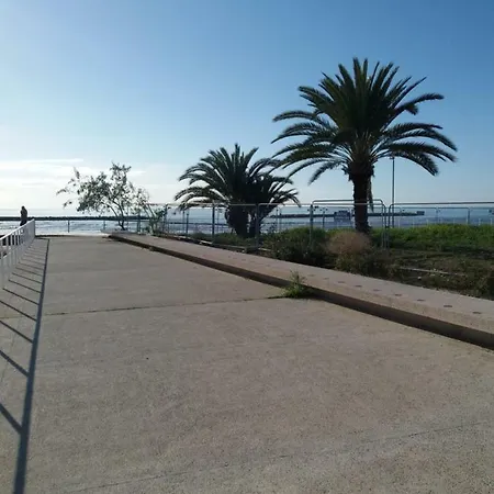 Апартаменты Girasol Beach Apartment 200M From Yanathes Beach