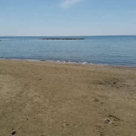 Апартаменты Girasol Beach Apartment 200M From Yanathes Beach Ларнака