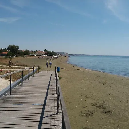 Girasol Beach Apartment 200M From Yanathes Beach Apartment Larnaca
