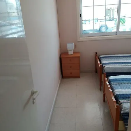 Girasol Beach Apartment 200M From Yanathes Beach Larnaca