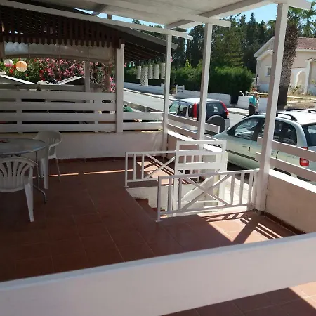 Girasol Beach Apartment 200M From Yanathes Beach Апартаменты