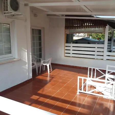 Girasol Beach Apartment 200M From Yanathes Beach Apartment